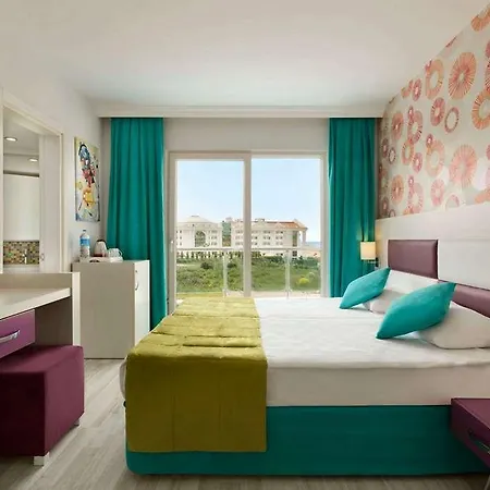 Hotel Ramada Side