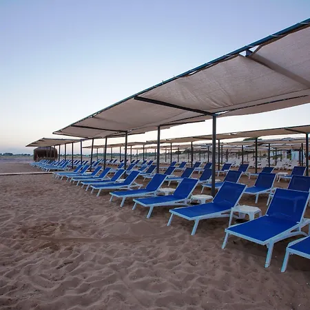 Ramada 4* Side