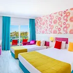 Hotel Ramada Side